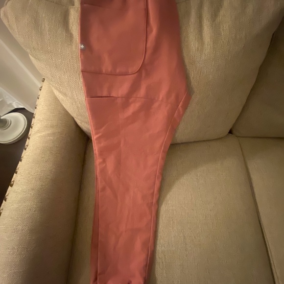 FIGS Mauve Jogger Scrubs Size Med Tall - Picture 2 of 3